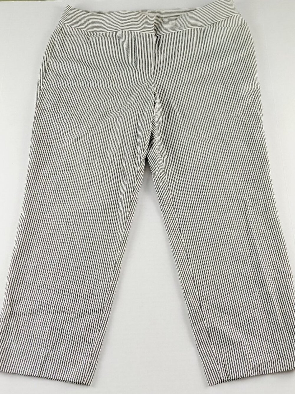 Loft Marisa Cropped Straight Leg Pant Women's 10P White Gray Striped Seersucker